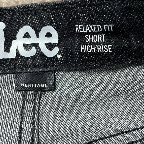 Lee high-rise relaxed fit no stretch soft black fade wash shorts in 14M - Picture 4 of 7